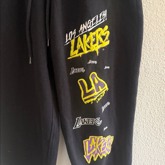 Los Angeles Lakers Mitchell & Ness Black Slap Sticker Jogger Pants - Picture 3 of 4